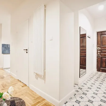 Premium Old Town Apartment